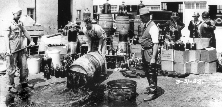 proibizionismo-barili-di-whiskey
